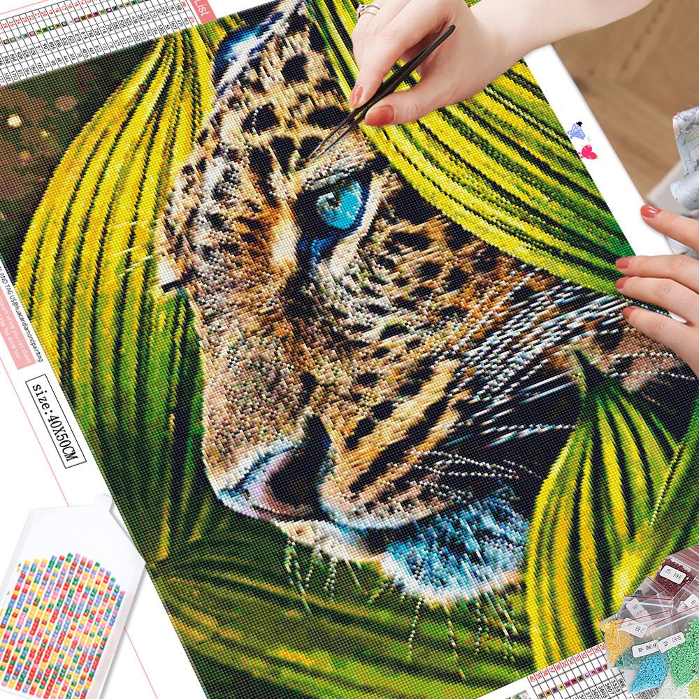 Leopard Hidden in Leaves 5D Diamond Art Kit