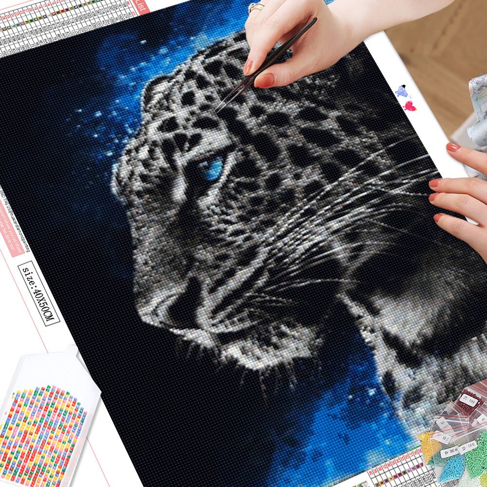 Blue-Eyed White Leopard 5D Diamond Art Kit